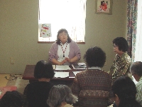 �ʐ^�F�����i�����S�T�|�[�g�˂��Ƃɂ��Ęb�𕷂�